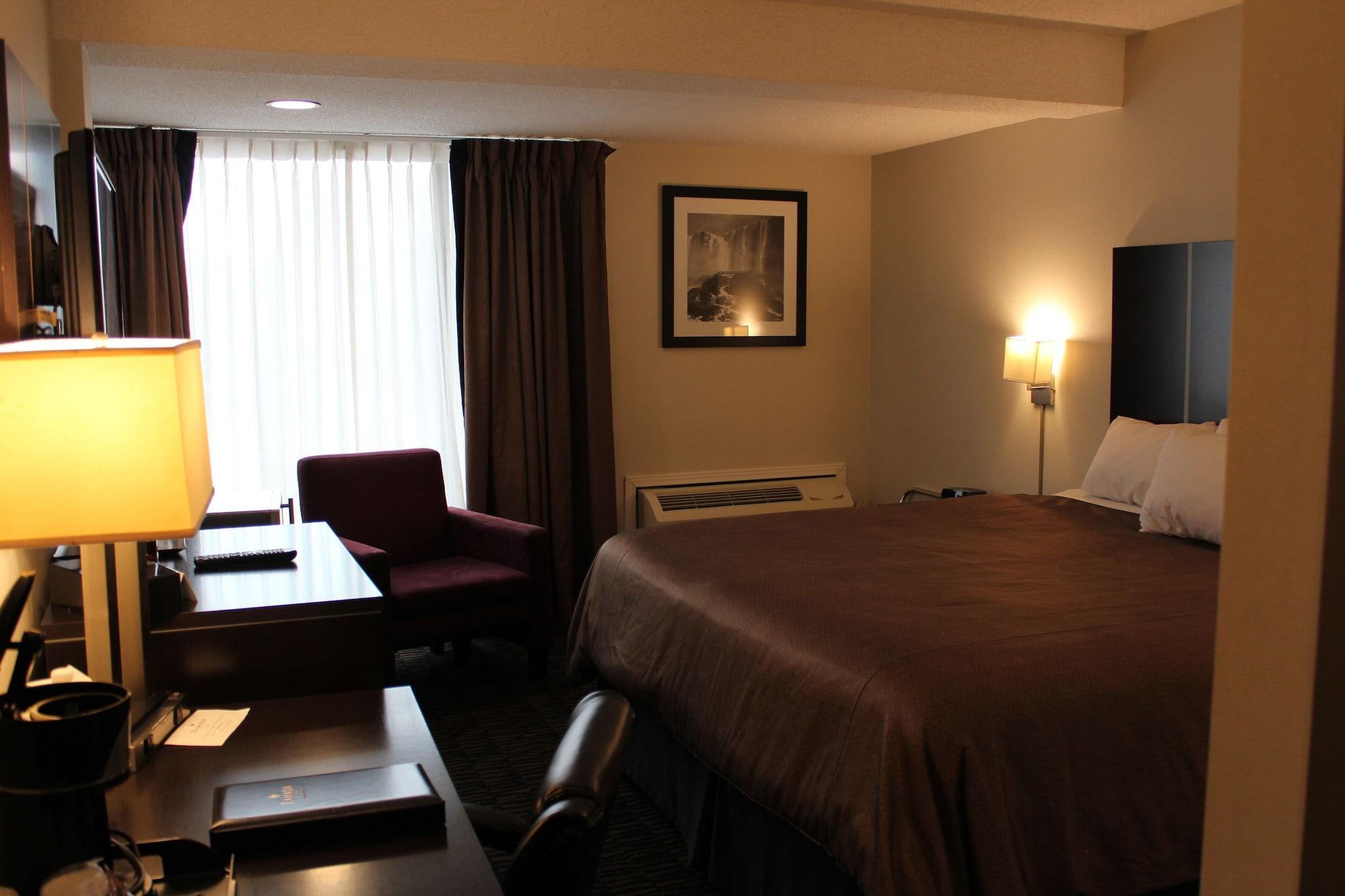 Ramada Plaza By Wyndham Hotel 2*
