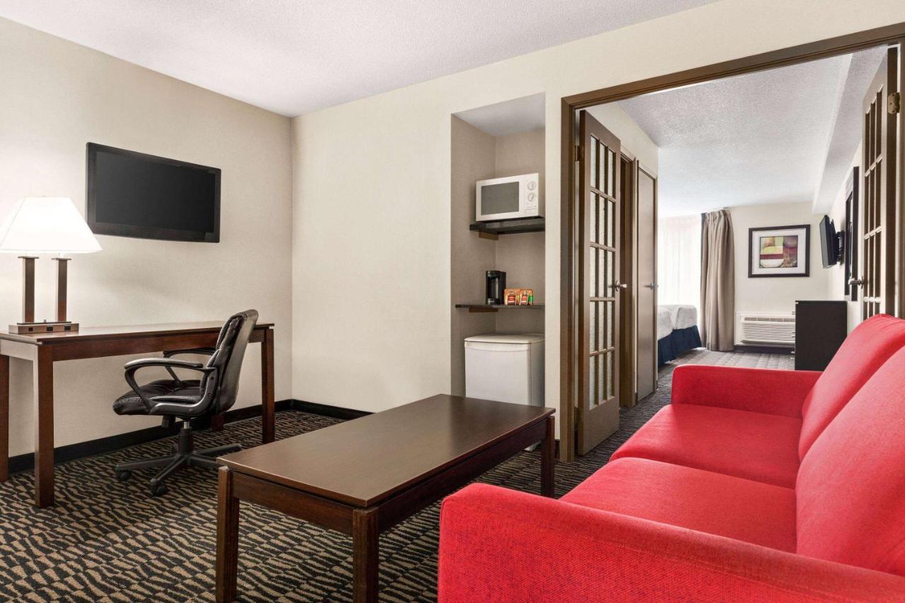 Ramada Plaza By Wyndham Hotel 2*