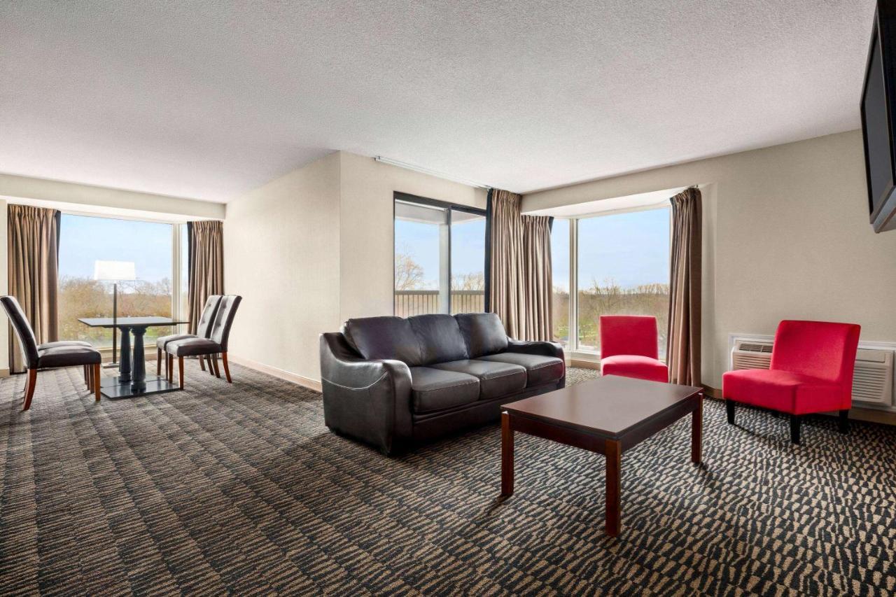 Ramada Plaza By Wyndham Hotel