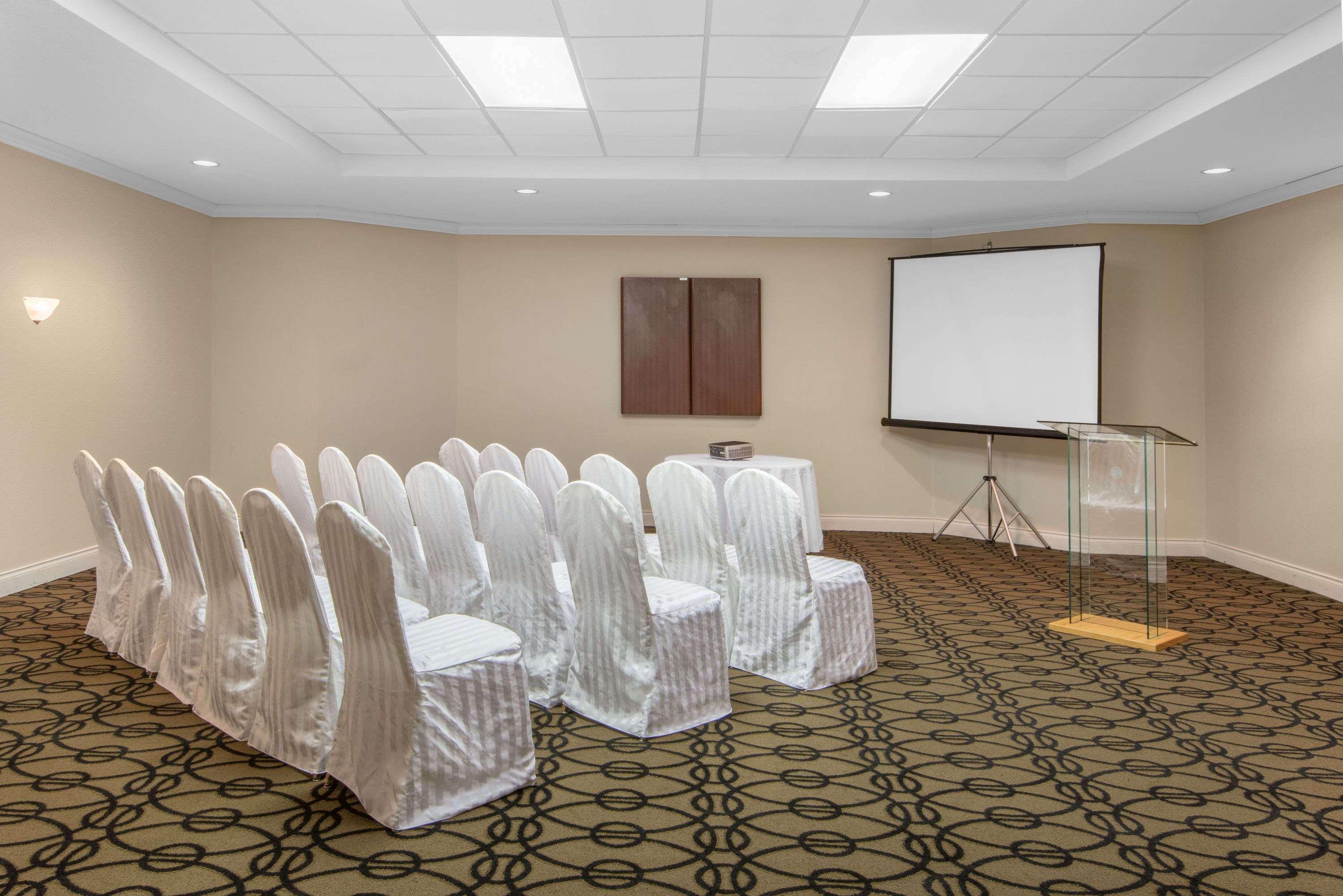 Ramada Plaza By Wyndham Niagara Falls