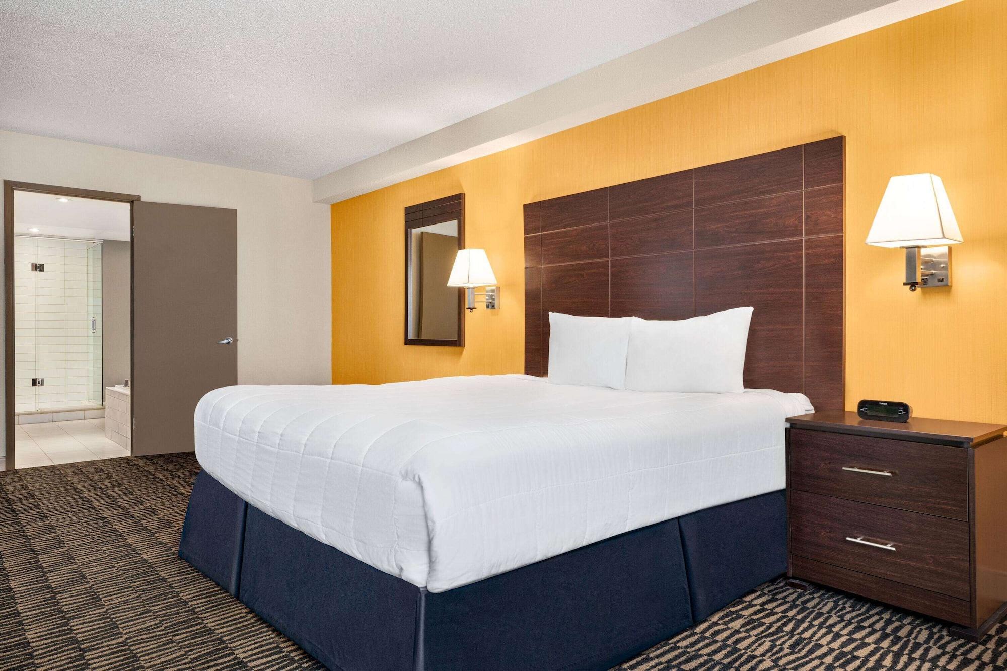 Ramada Plaza By Wyndham Hotel