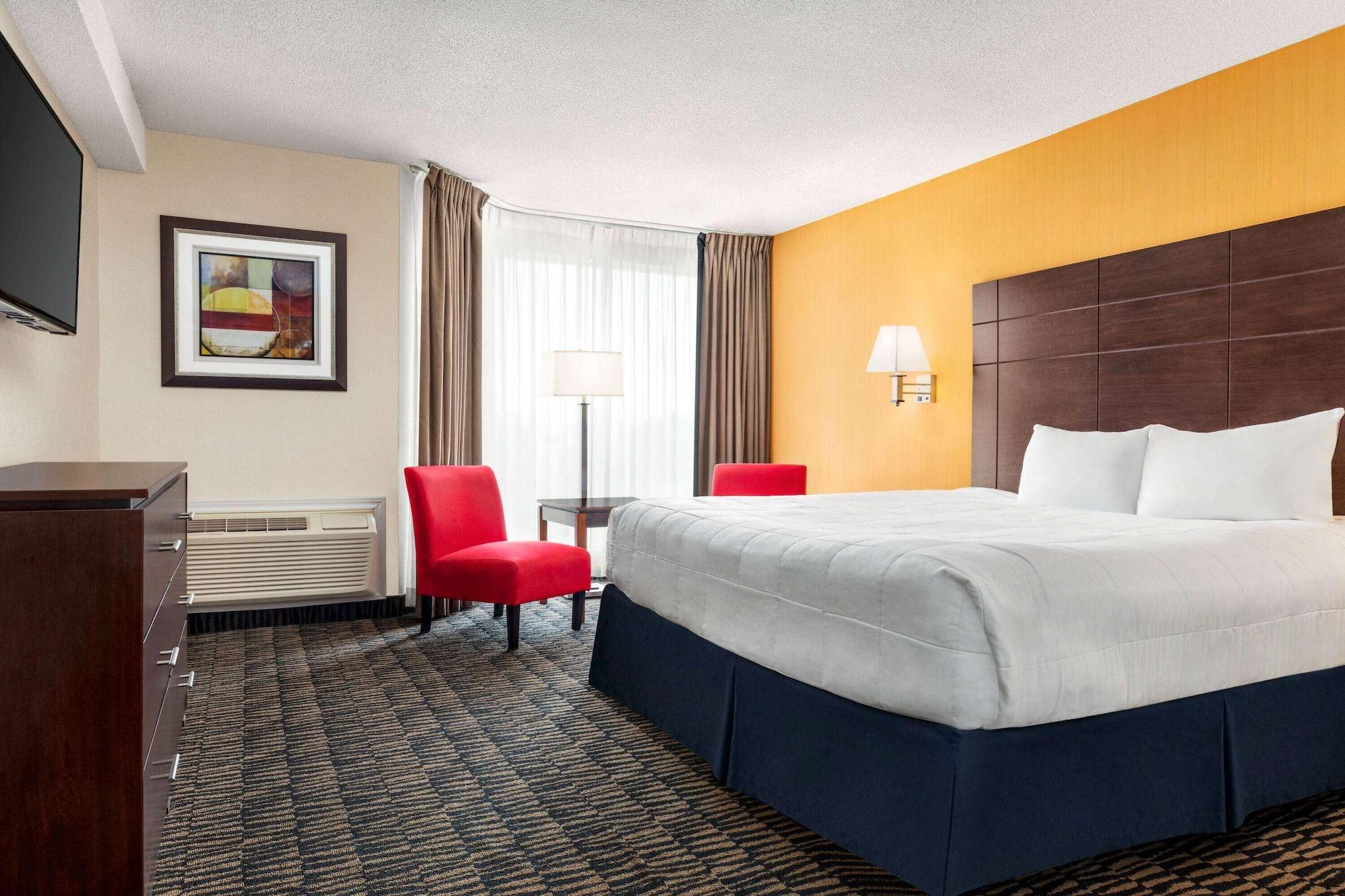 Ramada Plaza By Wyndham Hotel 2*