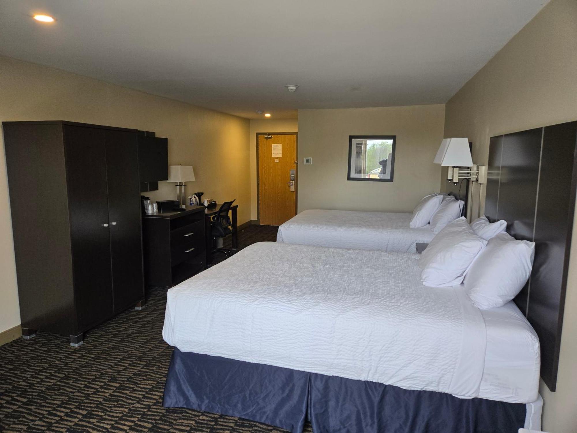 Hotel Ramada Plaza By Wyndham 2*