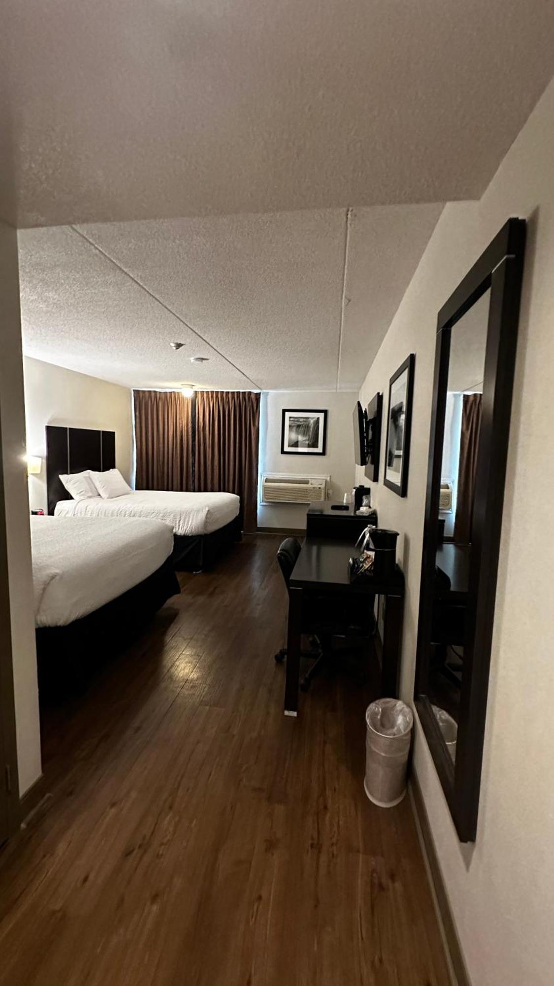 Ramada Plaza By Wyndham Hotel 2*