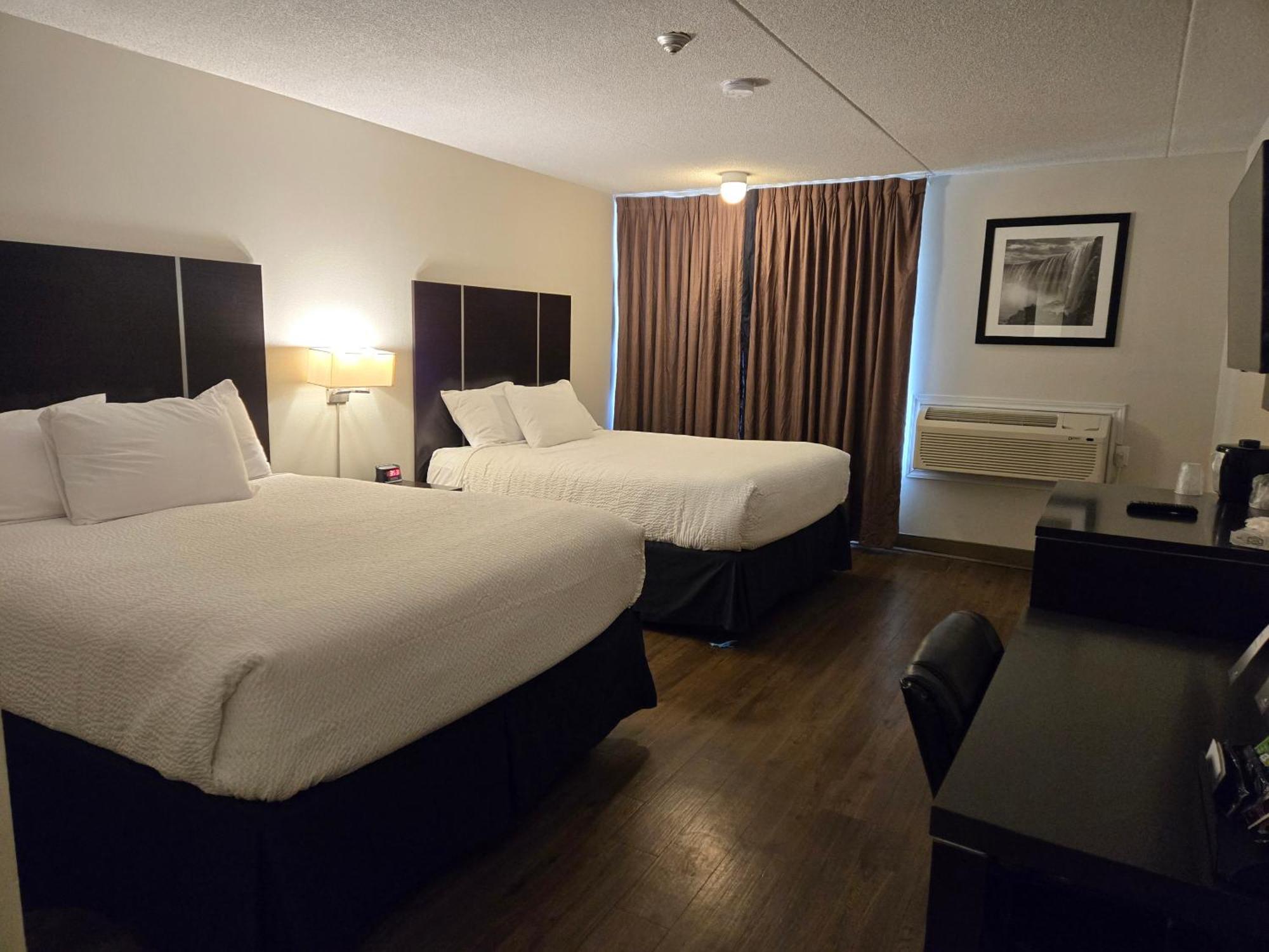 Hotel Ramada Plaza By Wyndham 2*