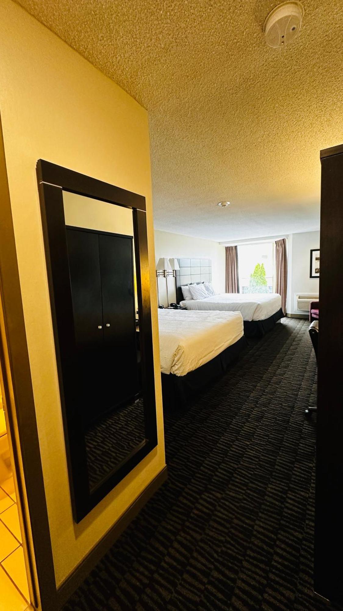 Ramada Plaza By Wyndham 2*