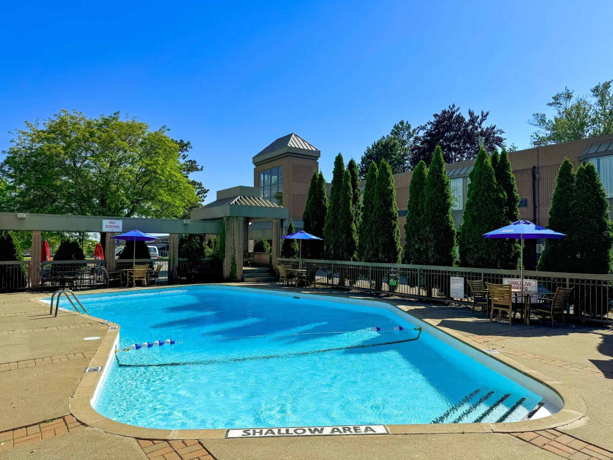 Ramada Plaza By Wyndham Hotel 2*