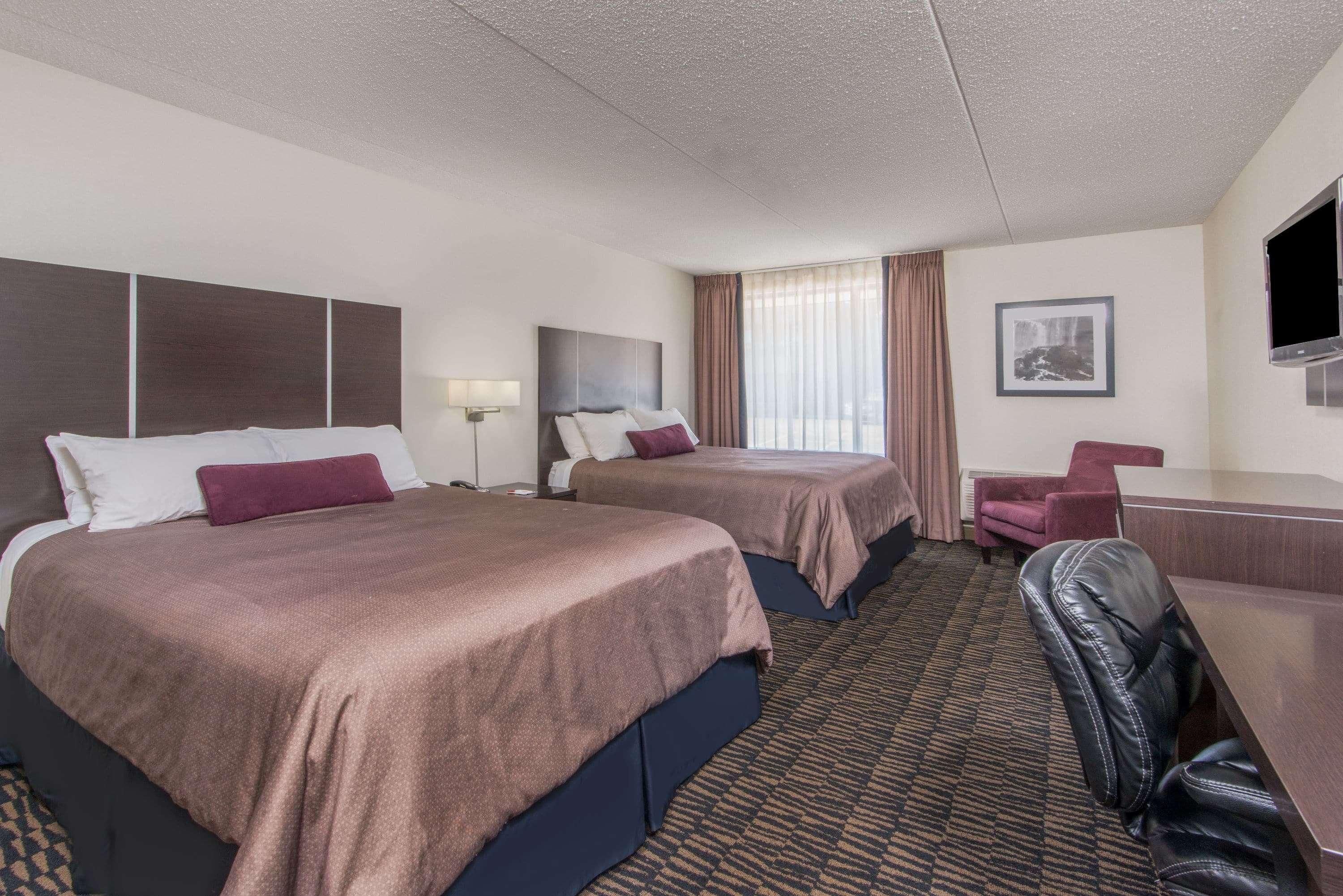 Ramada Plaza By Wyndham 2*