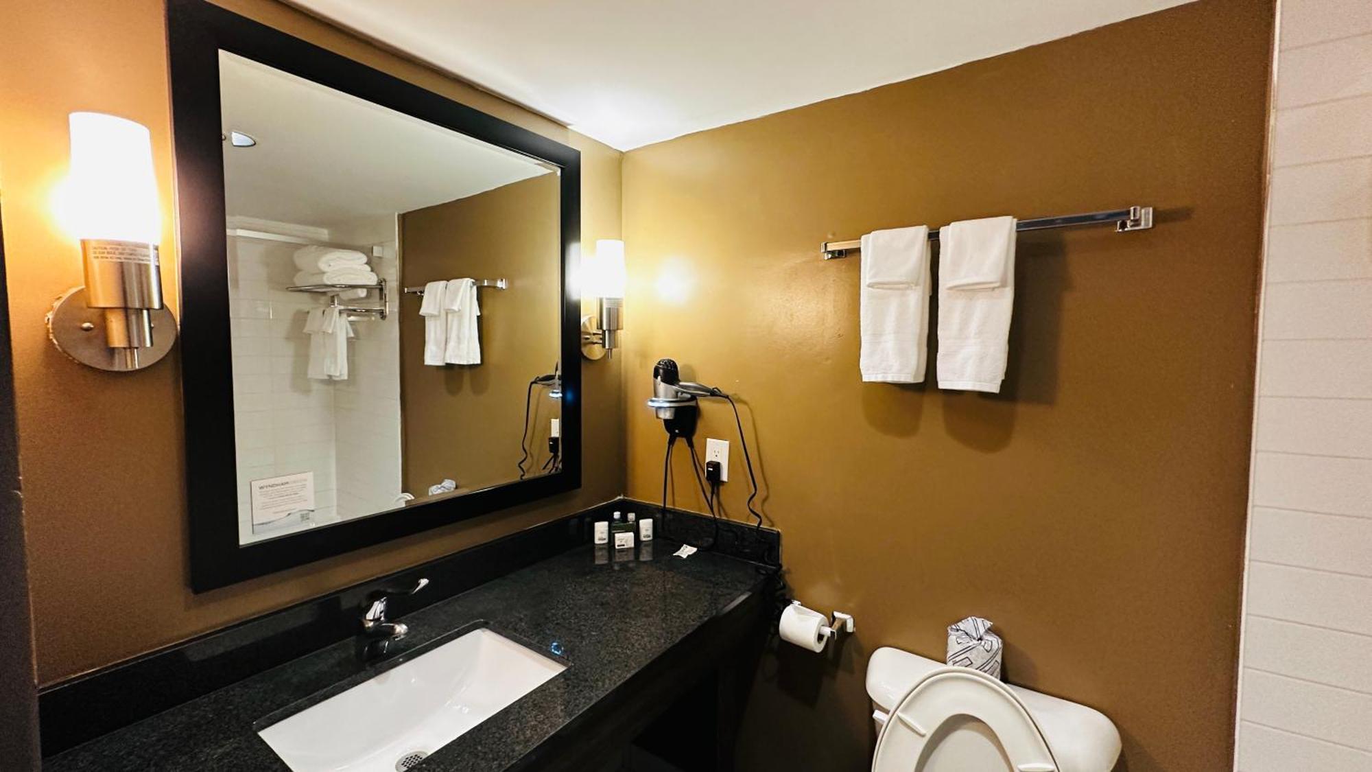 Ramada Plaza By Wyndham 2*